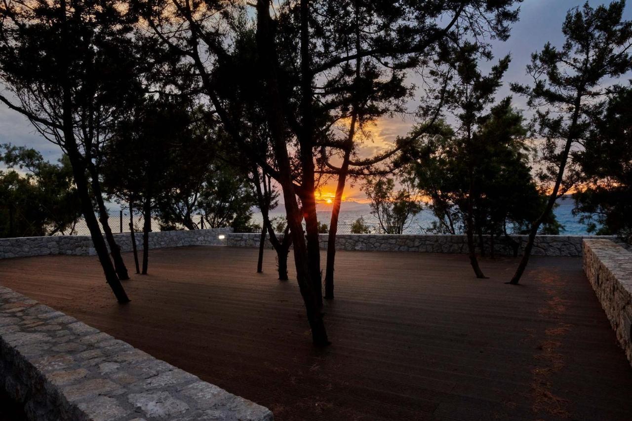 Villa Aria - Luxury Beachfront Villa With Pool And Tennis Court Koilás エクステリア 写真