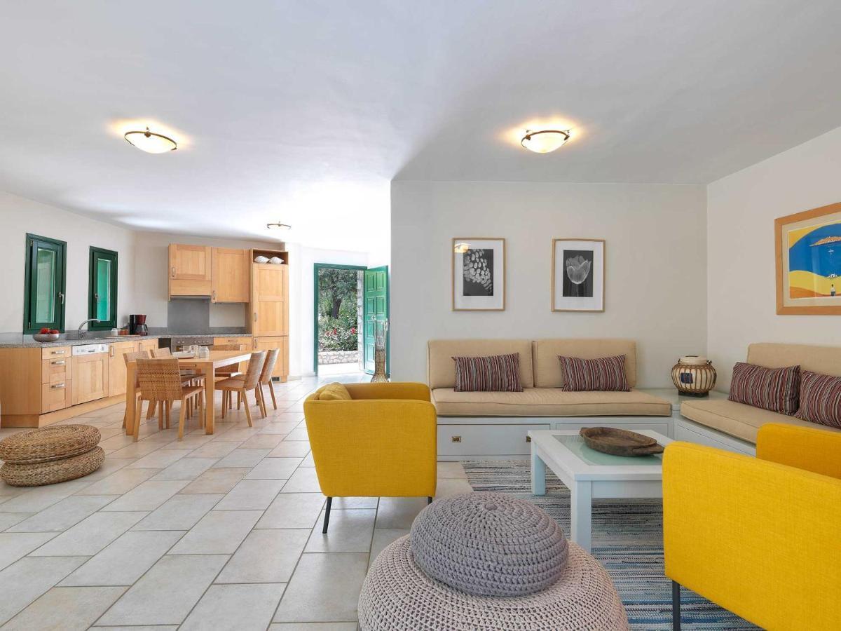 Villa Aria - Luxury Beachfront Villa With Pool And Tennis Court Koilás エクステリア 写真