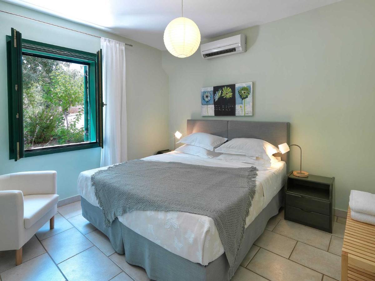Villa Aria - Luxury Beachfront Villa With Pool And Tennis Court Koilás エクステリア 写真
